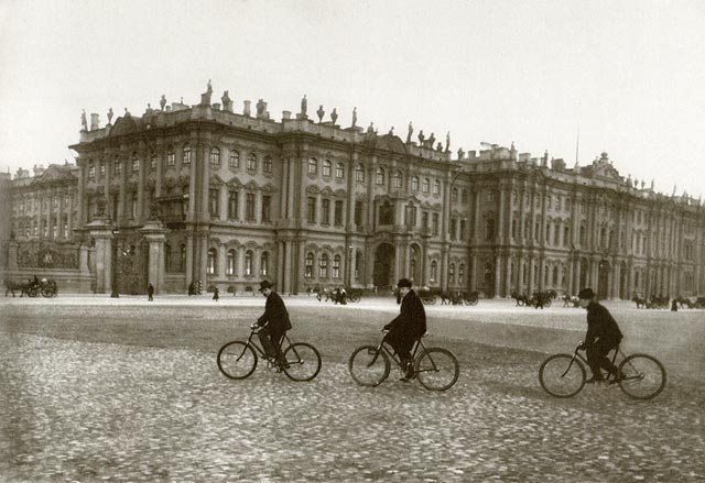 Зимний дворец со стороны Дворцовой площади.Фотоателье Буллы.Около 1913 года.