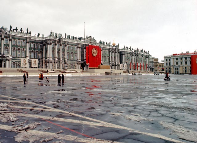 Дворцовая площадь.Зимний дворец.Фото Роджер Липсетт. 1976 г.