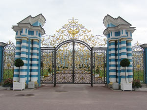 Золотые ворота перед Екатерининским дворцом.