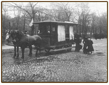 Омнибус на конечной остановке у Александровского сада.Фото К.Булла. 1900-х гг.