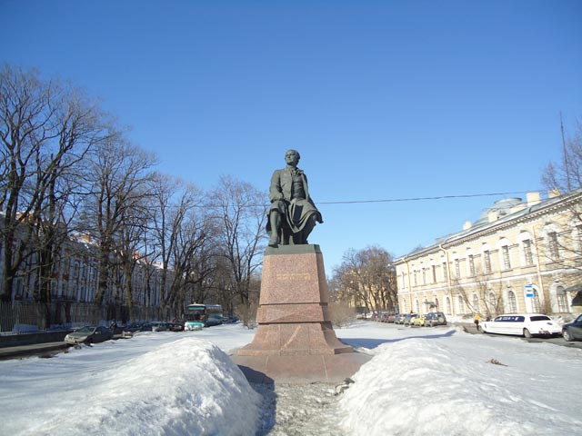 памятник ломоносову университетская наб