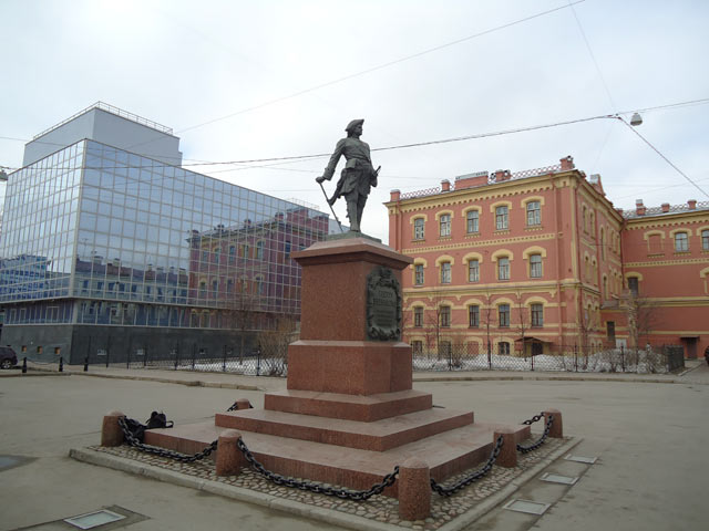 Памятник Петру I у Сампсониевского собора