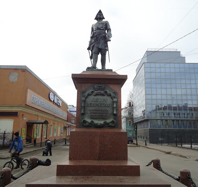 Памятник Петру I у Сампсониевского собора
