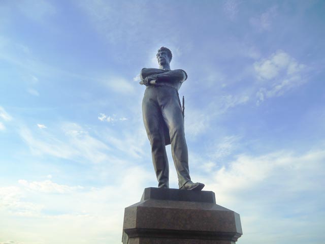 Памятник Крузенштерну в Петербурге