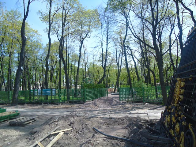 Реконструкция Летнего сада.Фото май 2011 г.