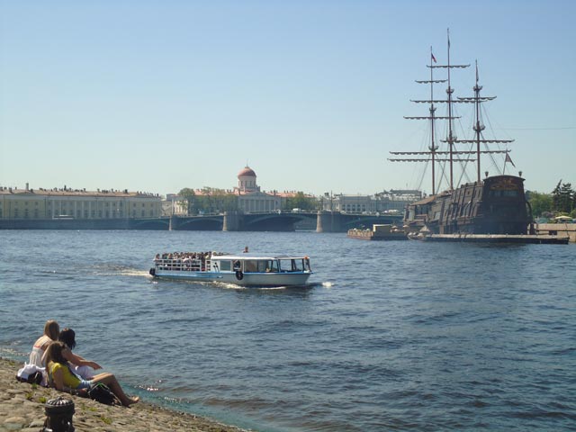 экскурсии по рекам и каналам Санкт-Петербурга.Фото