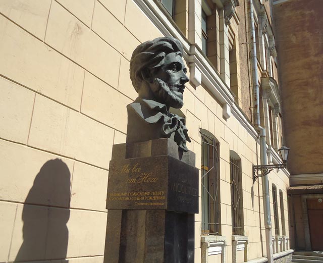 Памятник Адаму Мицкевичу в Санкт-Петербурге