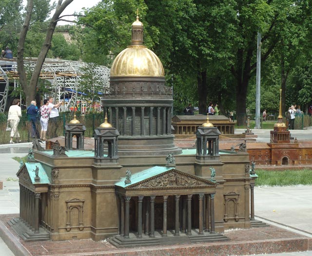 Санкт-Петербург в миниатюре.Автор проекта Александр Таратынов (масштаб 1: 33)