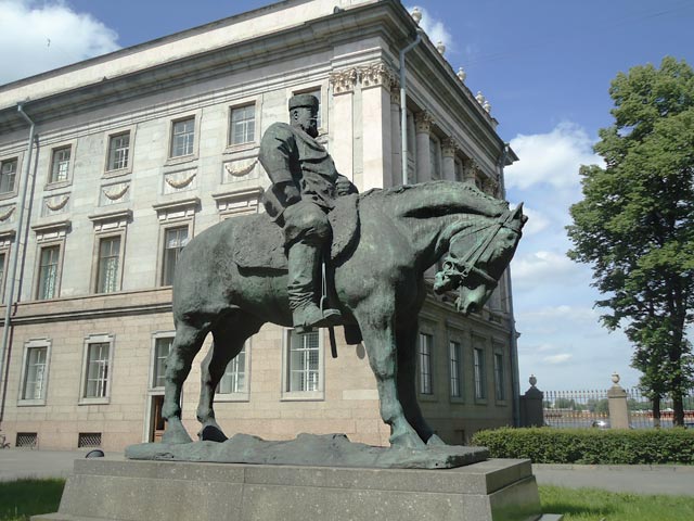 Памятник Александру 3  фото