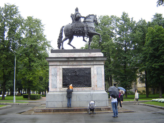 Памятник Петру I у Михайловского замка.Санкт-Петербург
