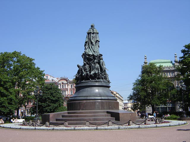 памятник Екатерине II фото