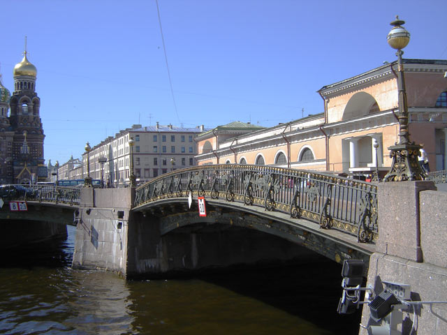 Театральный мост,Мало-Конюшенный мост(Трехколенный мост).