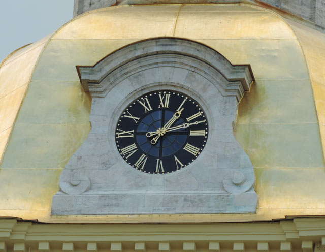 Петропавловский собор . Часы-куранты