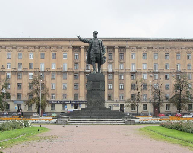 Памятник С.М. Кирову.Кировская площадь.