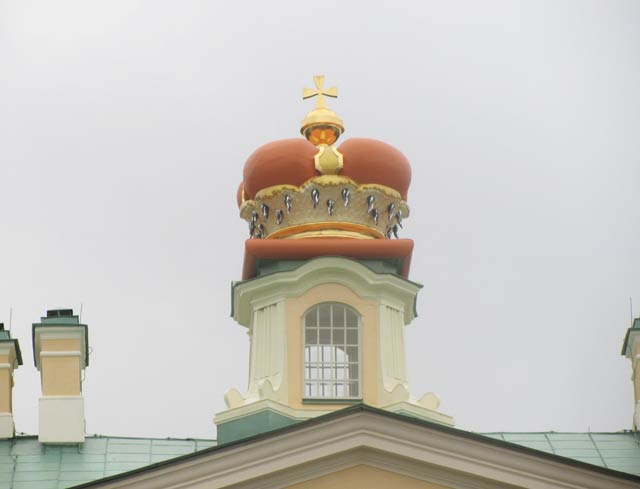 Ораниенбаум.Княжеская корона на башенке Большого дворца.