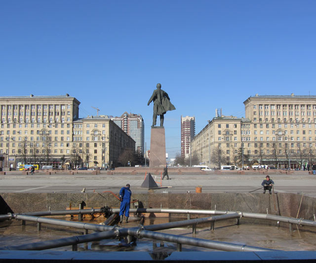 Фонтанный комплекс на Московской площади.Подготовка к началу сезона.