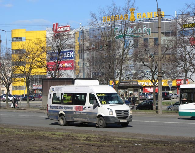 Маршрутное такси на проспекте Ветеранов.