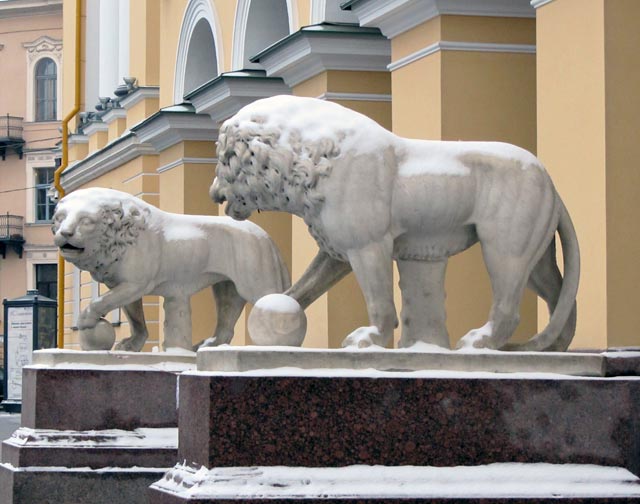 Львы у дома Лобанова–Ростовского.Санкт-Петербург