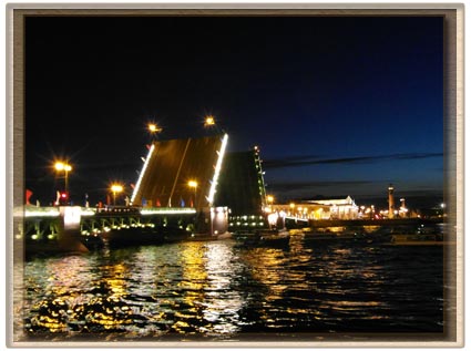 Вид на Дворцовый мост.Санкт-Петербург