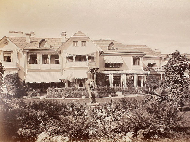 Дворец государя императора в Александрии (бывшая Ферма). Фото А.Ясвоин. Начало 1880-х гг.