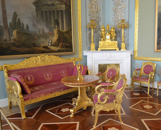 Гарнитур из кресел и стульев из спальни Аничкова дворца. По проекту К.И.Росси. 1817 г.