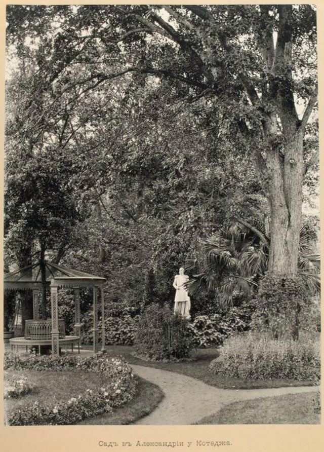 Фотоальбом "Петергоф".С фотографий Е.П.Вишнякова.Фототипия П.И.Бабкина 1894 г.