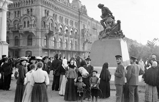 Памятник Царь-плотник.Санкт-Петербург