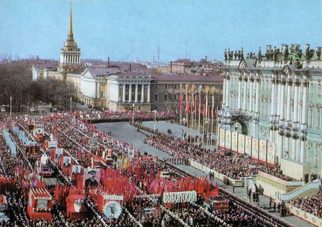 Дворцовая площадь.Первомайская демонстрация.