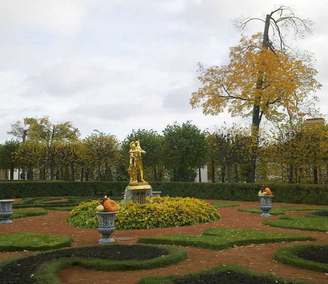Петергоф.Нижний парк.Монплезирский сад.
