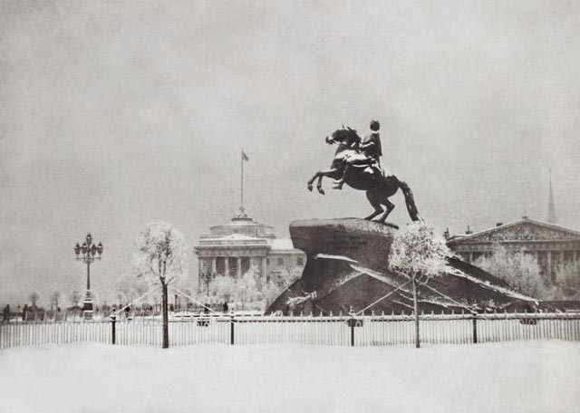 Медный всадник зимой .Фотоателье "Боассон и Эгглер" .1900-10 г.