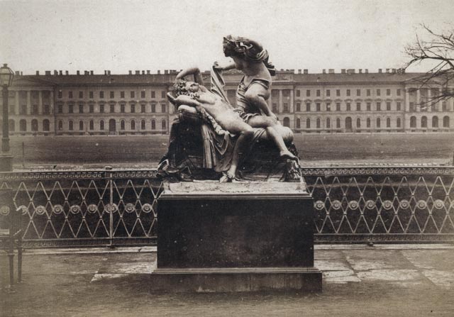 Скульптурная группа «Амур и Психея» в Летнем саду.Фото 1880-е 