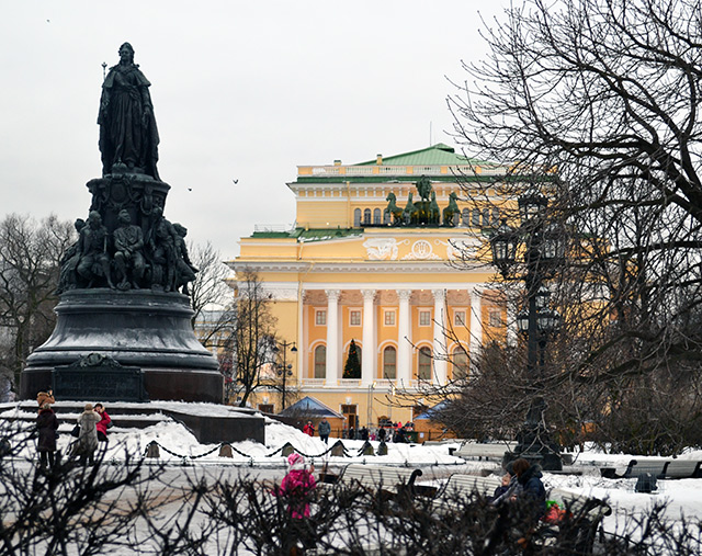 Александринский театр. Памятник Екатерине II