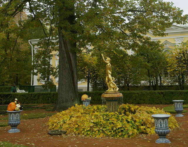 Петергоф.Нижний парк.Монплезирский сад.
