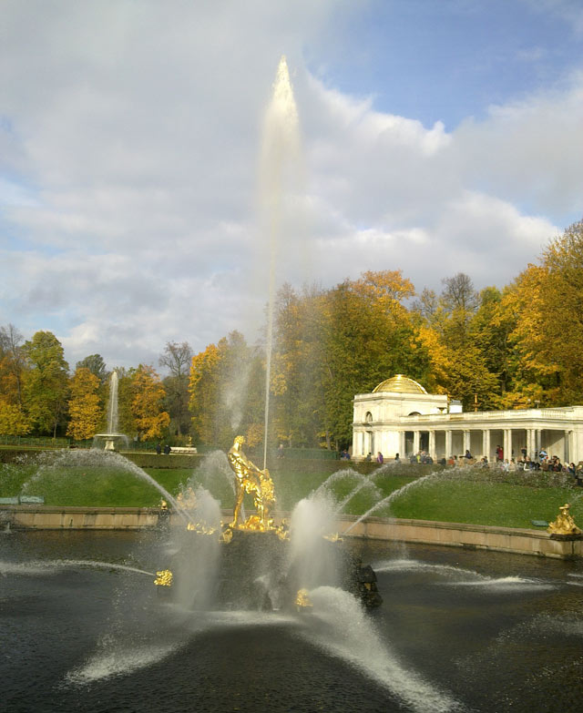 Петергоф осенью
