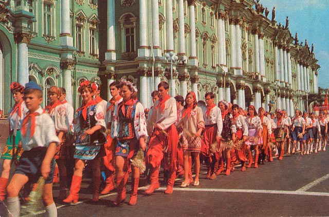 Зимний дворец.Пионерский слёт на Дворцовой площади.