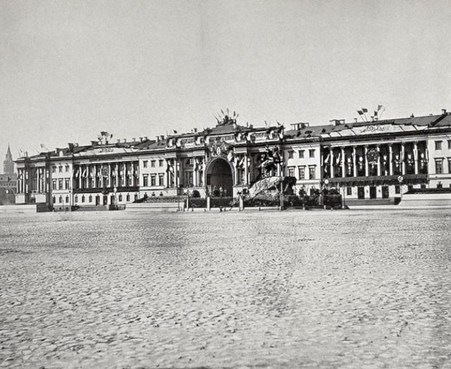 Вид здания Сената и Синода. Фотограф Альберт Эдуардович Фелиш .1872 г.