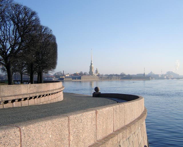 Петропавловская крепость. Вид со стрелки Васильевского острова.