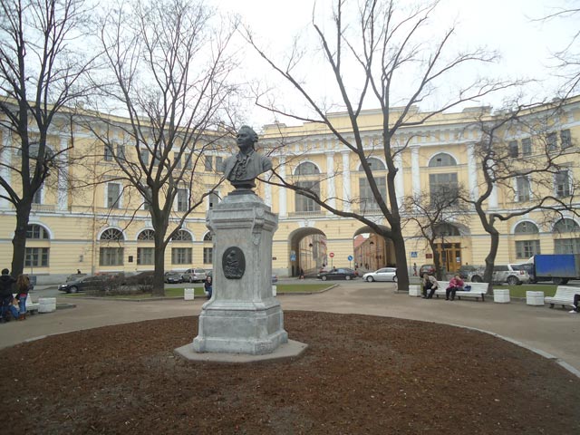 Памятник Ломоносову