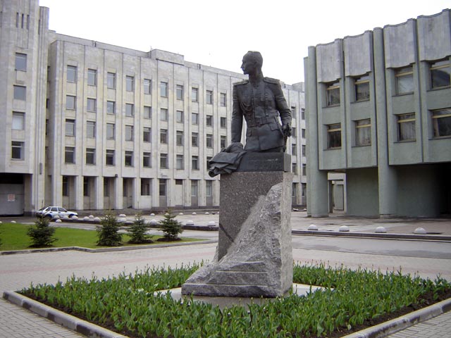 Памятник генералу Брусилову