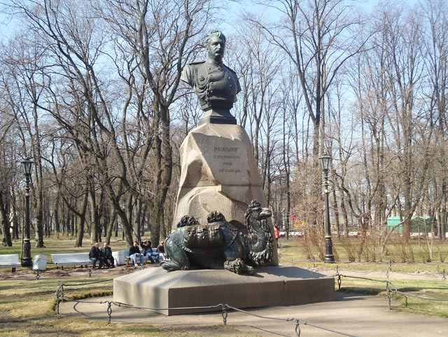 Александровский сад.Памятник Пржевальскому.