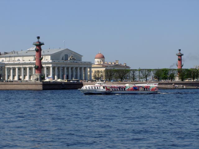 Водные экскурсии по рекам и каналам Санкт-Петербурга.Фото