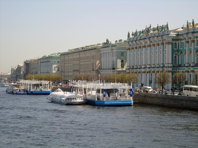 Пристань у Дворцовой набережной.Нева.