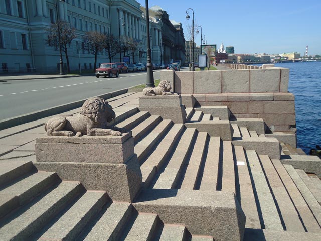 Львы на набережной Малой Невы.Санкт-Петербург