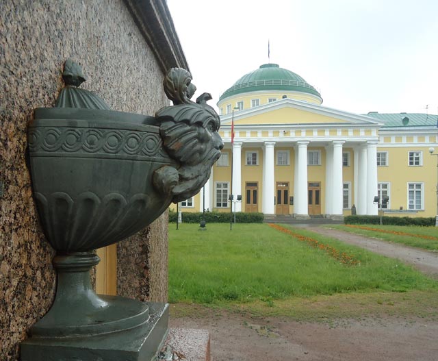 Таврический дворец.Фрагмент ограды.