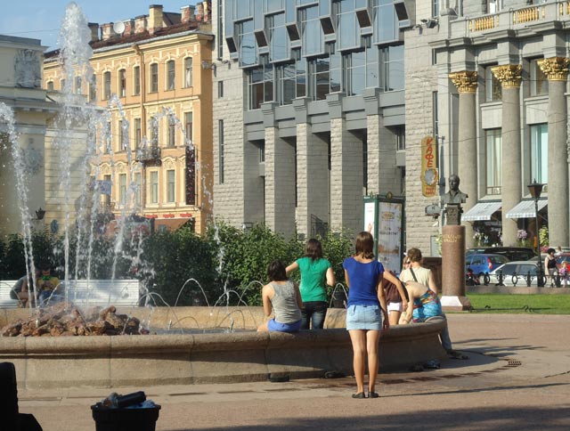 бюсты на манежной площади в санкт-петербурге