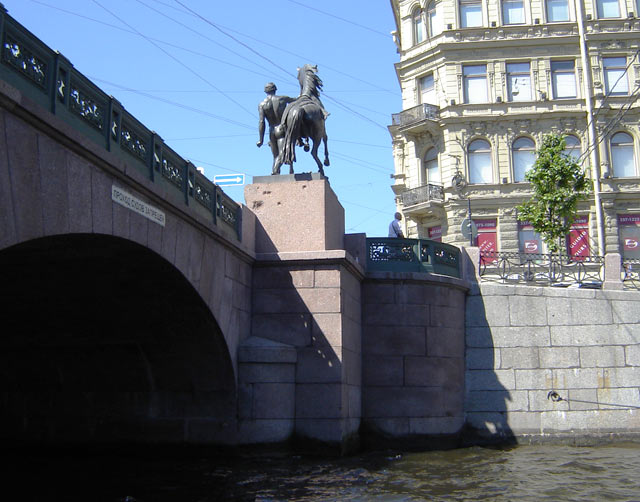 Аничков мост.