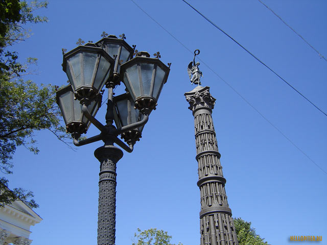 Колонна Славы в честь победы в Русско-Турецкой войне 1877-1878 гг.арх-р Д.И.Гримм.