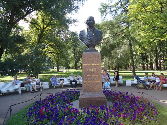 Памятник Н.В.Гоголю