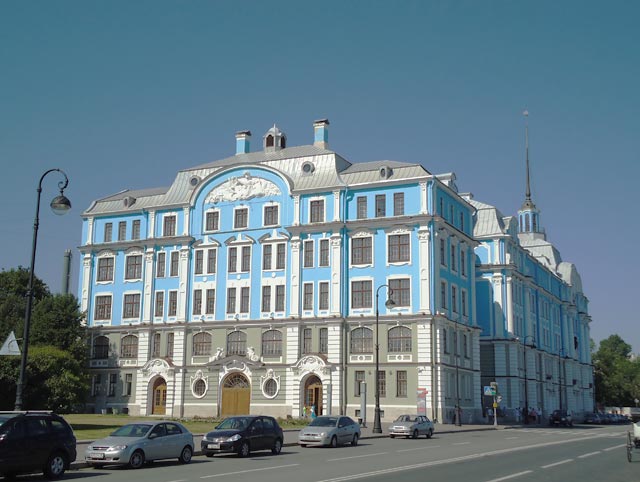Училищный дом им. Петра Великого.Петроградская набережная.