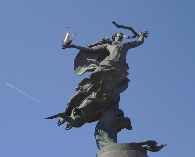Памятник "300-летию Российского флота".Скульптор М.Аникушин,при участии В.Горевого и И.Корнеева.